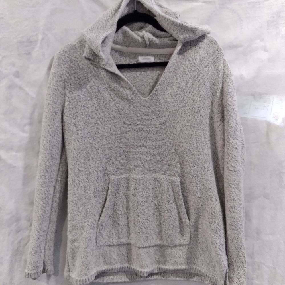 Aritzia▪︎Community▪︎ textured v-neck kangaroo pouch pocket hooded sweater. XS